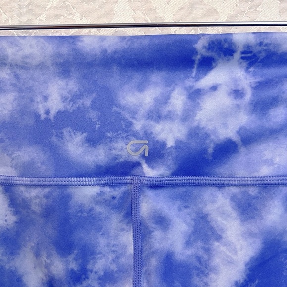 GapFit Eclipse High Rise 7/8 Leggings In Blue Tie Dye Size Small GUC Activewear - Picture 4 of 7